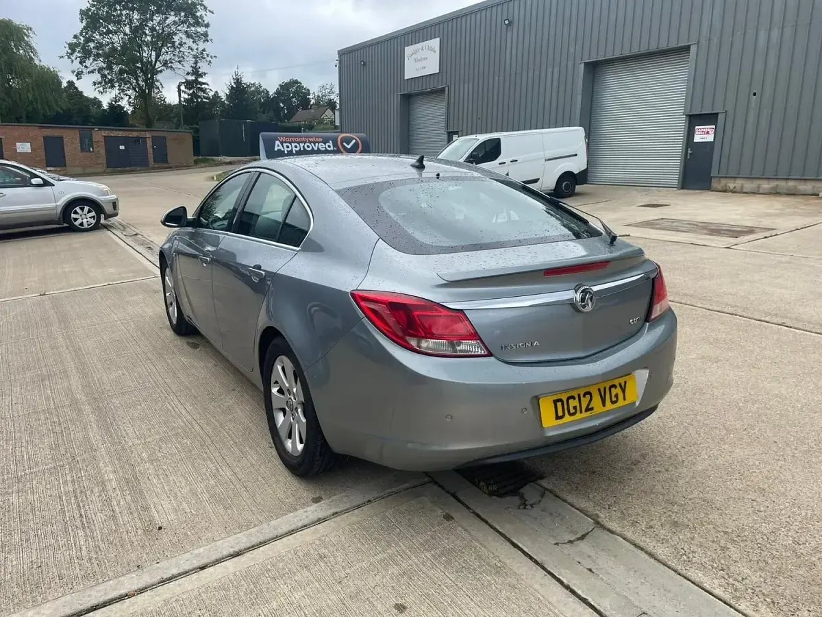 Used Vauxhall Insignia SRi 160 HP (117 kW) 2012 Silver Hatchback