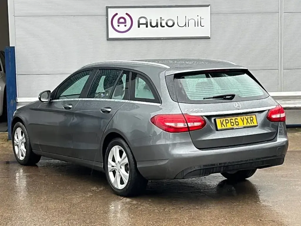 Używany Mercedes C220 Executive 170 KM (125 kW) 2016 Szary Kombi