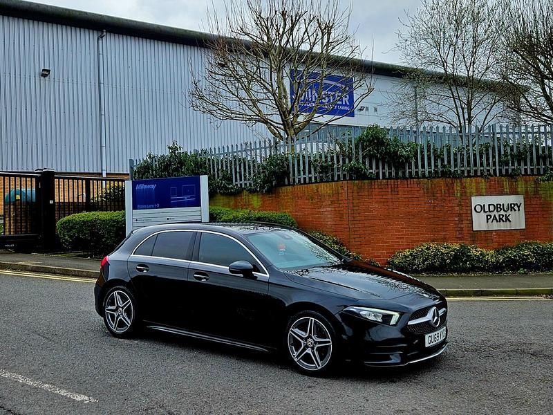 Usado Mercedes A200 AMG line 2019 Negro Utilitario