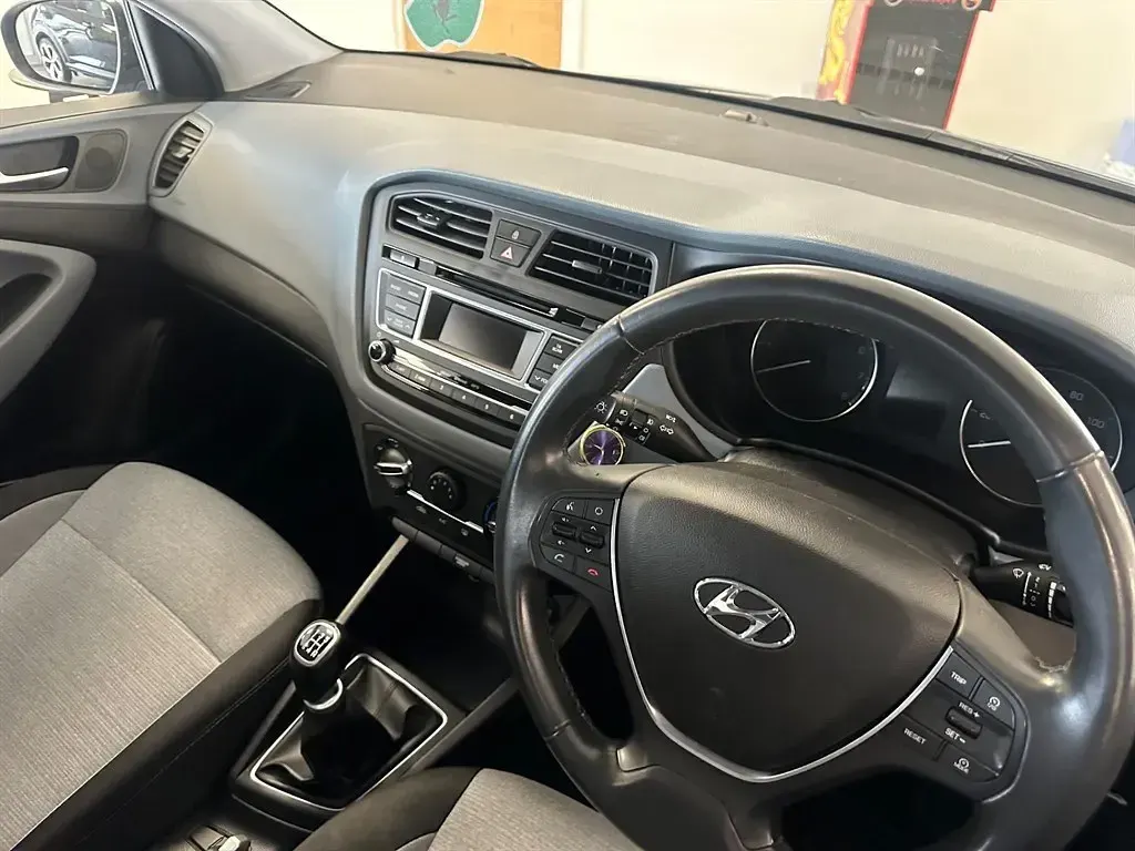 Używany Hyundai i20 SE 2016 Niebieski Hatchback