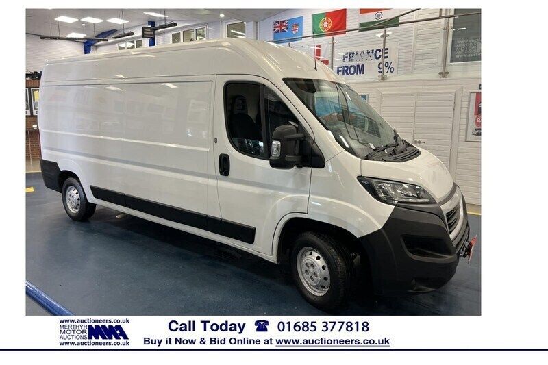 White Used 2018 Peugeot Boxer Van | £8,570 (Fair price) - Image 1/4