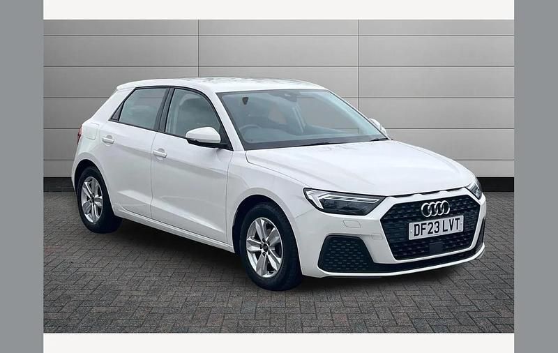 Used Audi A1 Design 95 HP (69 kW) 2023 White SUV