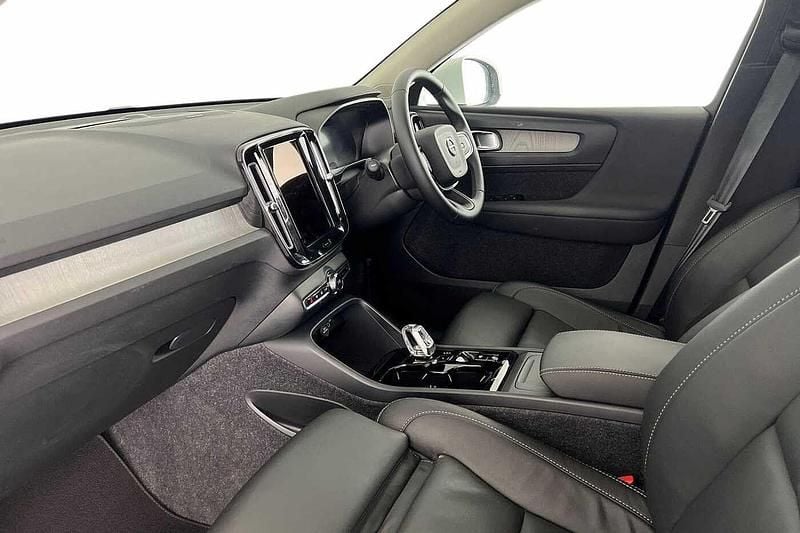 Used Volvo XC40 Ultra 163 HP (119 kW) 2025 Crystal white SUV