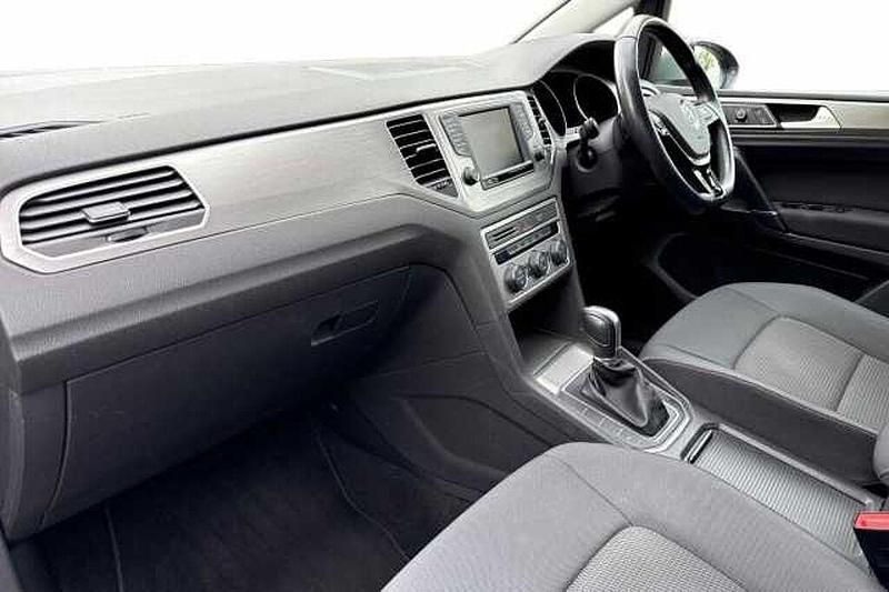 Używany VW Golf VII SE 125 KM (91 kW) 2017 Srebrny Hatchback