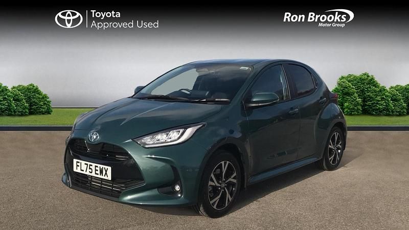 Used Toyota Yaris Hybrid Design 2025 Green Hatchback