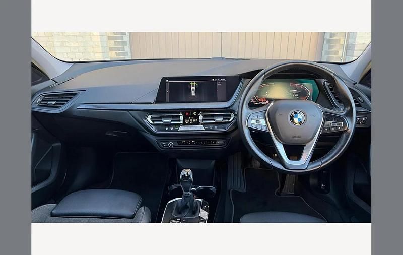 Used BMW 118 Sport Line 136 HP (100 kW) 2021 Black Hatchback