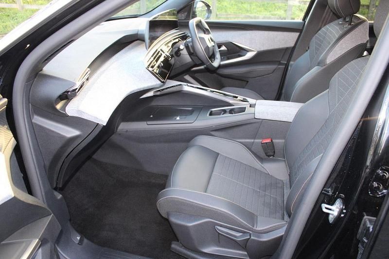 Black Used 2024 Peugeot 5008 Allure MPV | £28,769 (Expensive) - Image 1/4