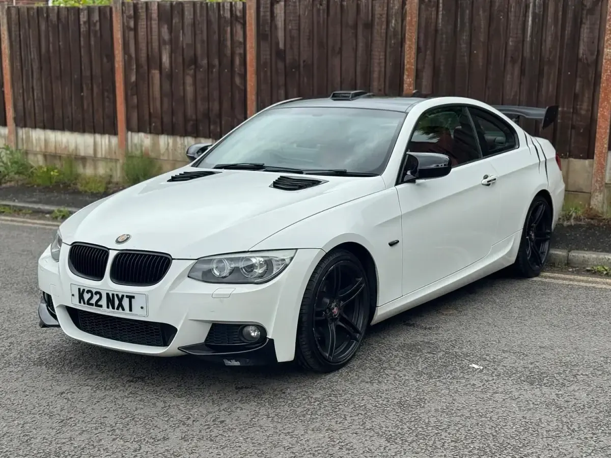 Begagnad BMW 318 M Sport 2011 Vit Sportkupé
