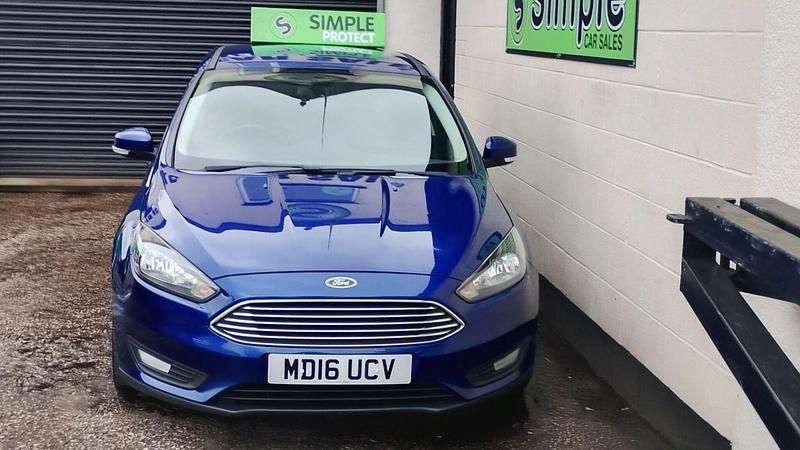 Used Ford Focus Zetec 120 HP (88 kW) 2016 Blue Hatchback