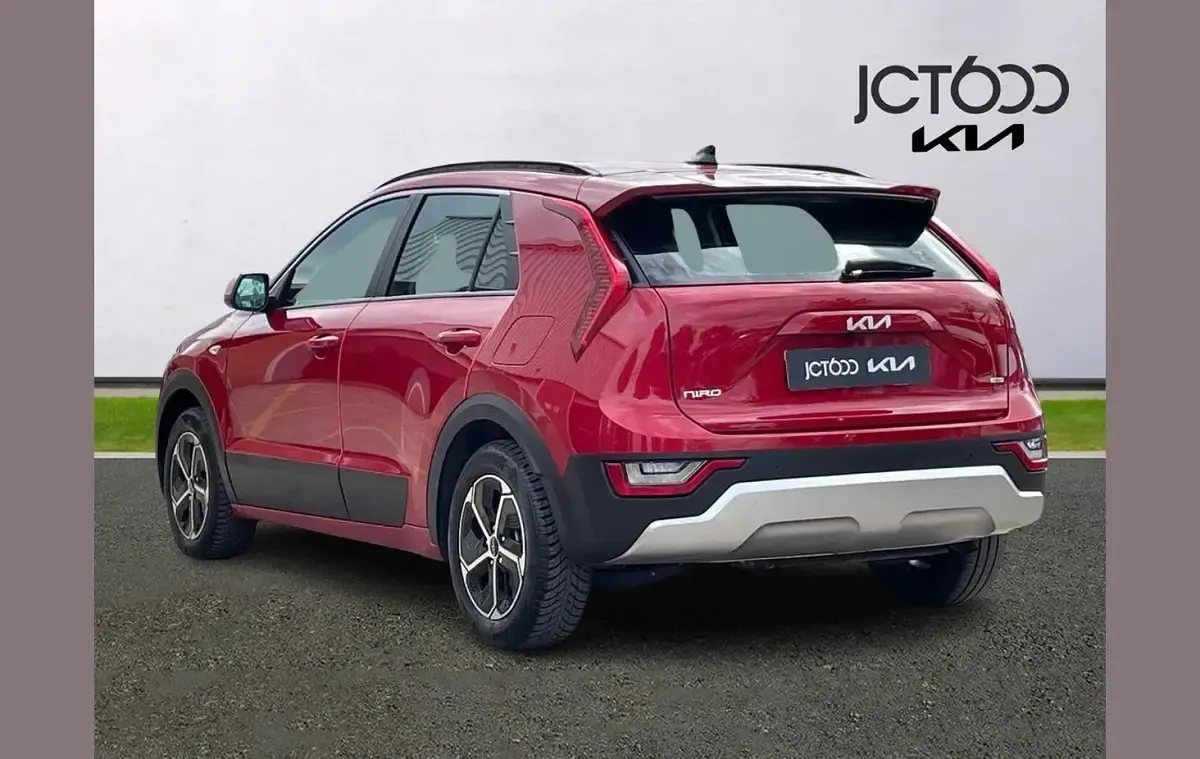 Used Kia Niro 136 HP (100 kW) 2022 Red SUV