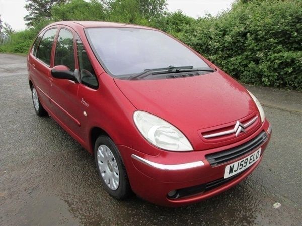 Red Used 2009 Citroën Xsara Picasso MPV | £2,995 (Expensive) - Image 1/1