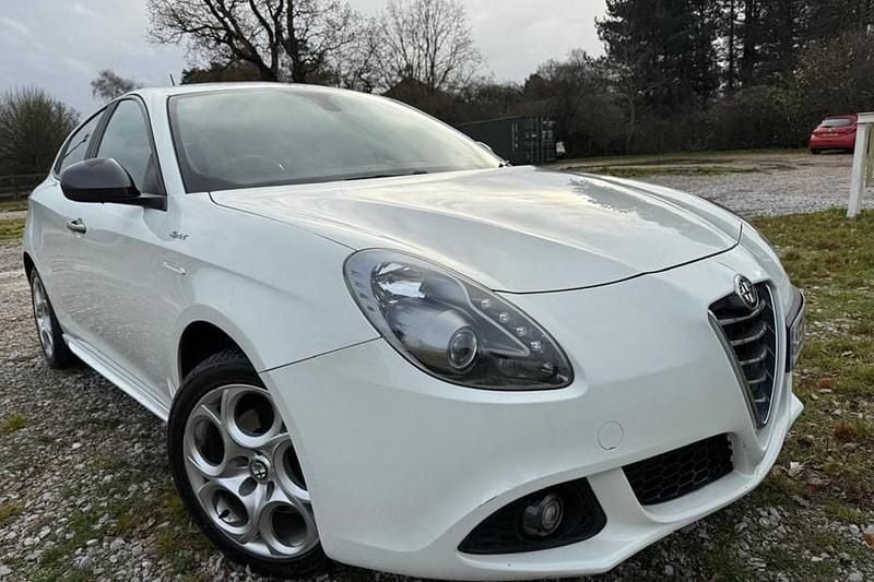 Used Alfa Romeo Giulietta Sprint 170 HP (125 kW) 2015 White Hatchback