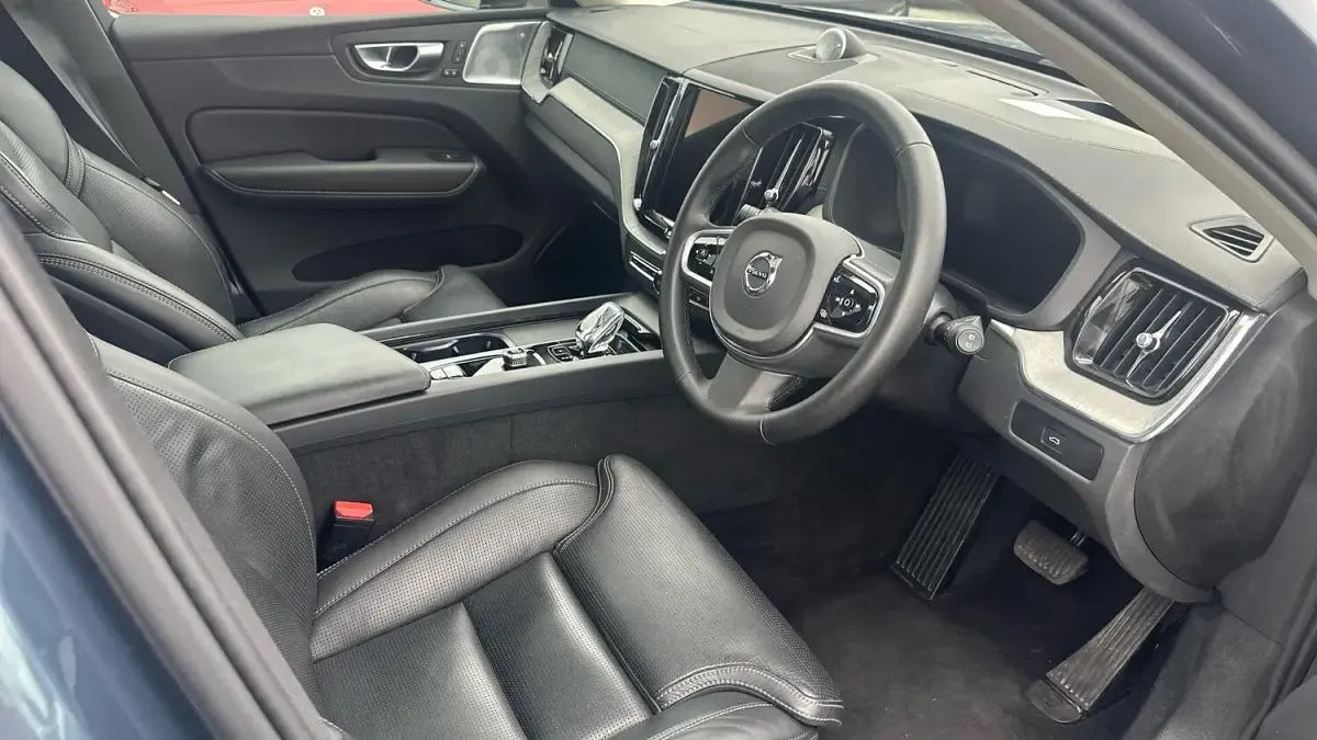 Used Volvo XC60 Ultra 250 HP (183 kW) 2025 Blue SUV