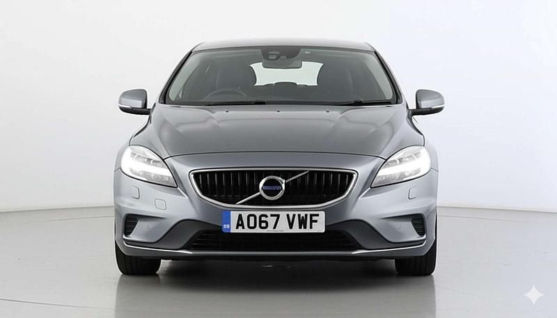 Used Volvo V40 Momentum 122 HP (89 kW) 2017 Grey Hatchback