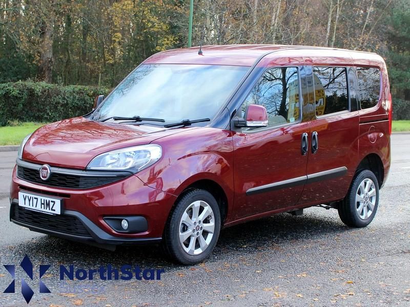 Used Fiat Doblò Lounge 95 HP (69 kW) 2017 Red MPV