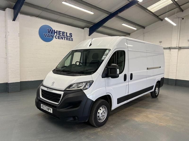 White Used 2023 Peugeot Boxer Premium Van | £16,090 (Super price) - Image 1/4