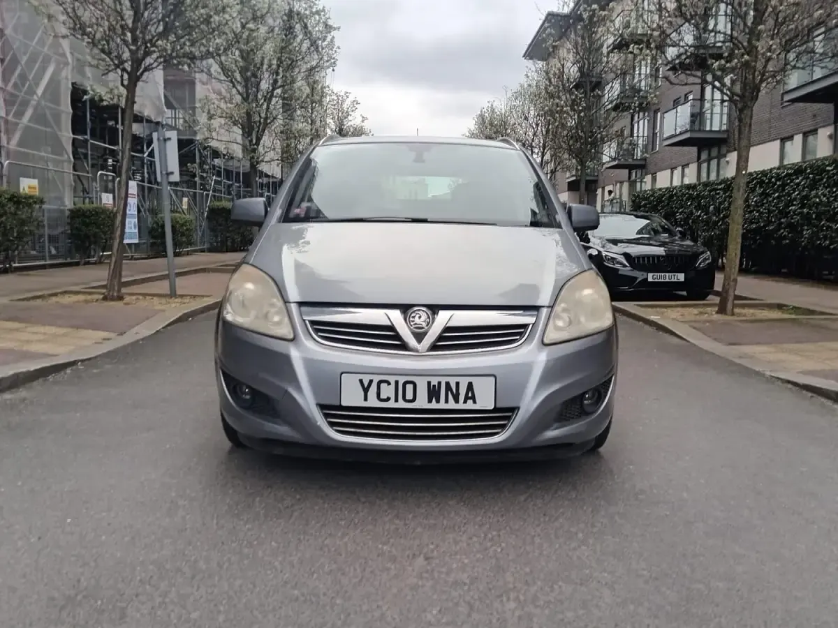 Gebraucht Vauxhall Zafira Design Edition 115 PS (84 kW) 2010 Silber Van / Kleinbus