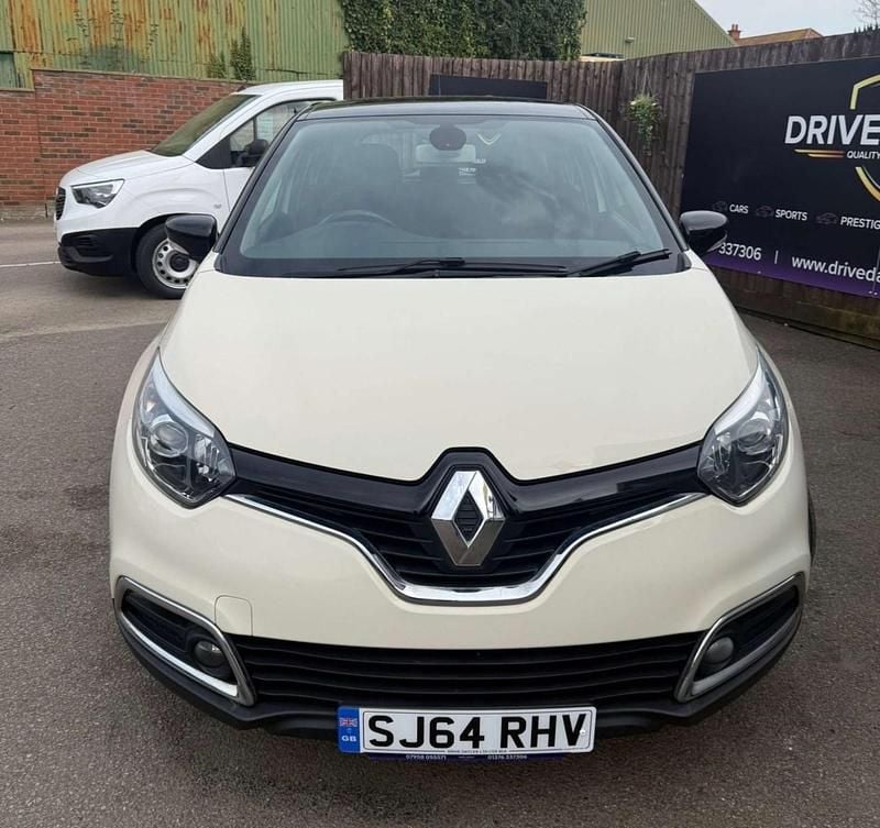 Used Renault Captur Dynamique 90 HP (66 kW) 2014 Cream and black SUV