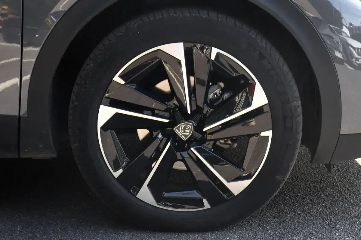 Gebraucht Peugeot 408 Allure 134 PS (98 kW) 2025 Grau SUV