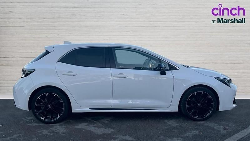 Used Toyota Corolla Sport 122 HP (89 kW) 2022 White Hatchback