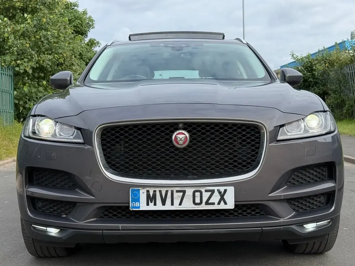 Used Jaguar F-Pace Portfolio 180 HP (132 kW) 2017 Grey SUV