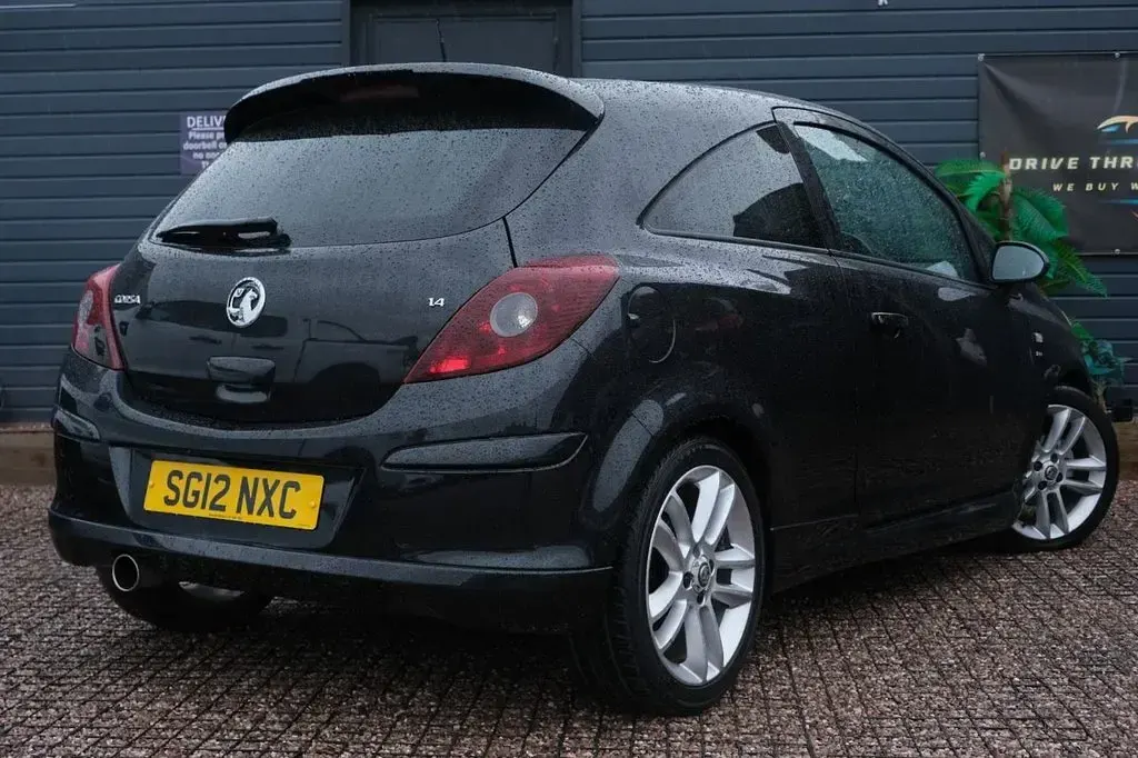 Used Vauxhall Corsa SRi 100 HP (73 kW) 2012 Black Hatchback