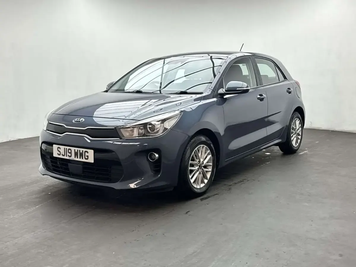 Used Kia Rio 83 HP (61 kW) 2019 Blue Hatchback