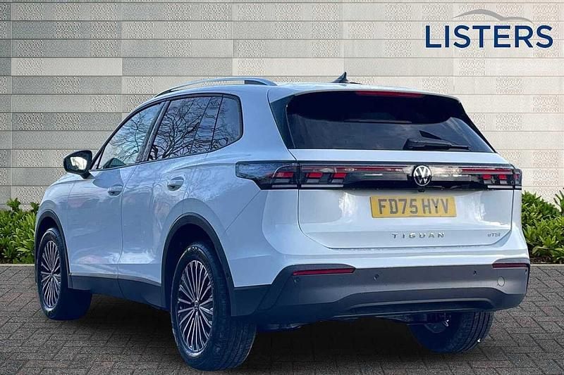 New VW Tiguan Match 2025 Pure white SUV