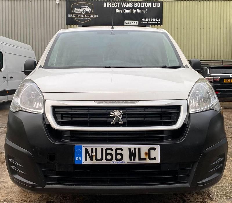 Begagnad Peugeot Partner S 100 HK (73 kW) 2016 Vit Minibuss
