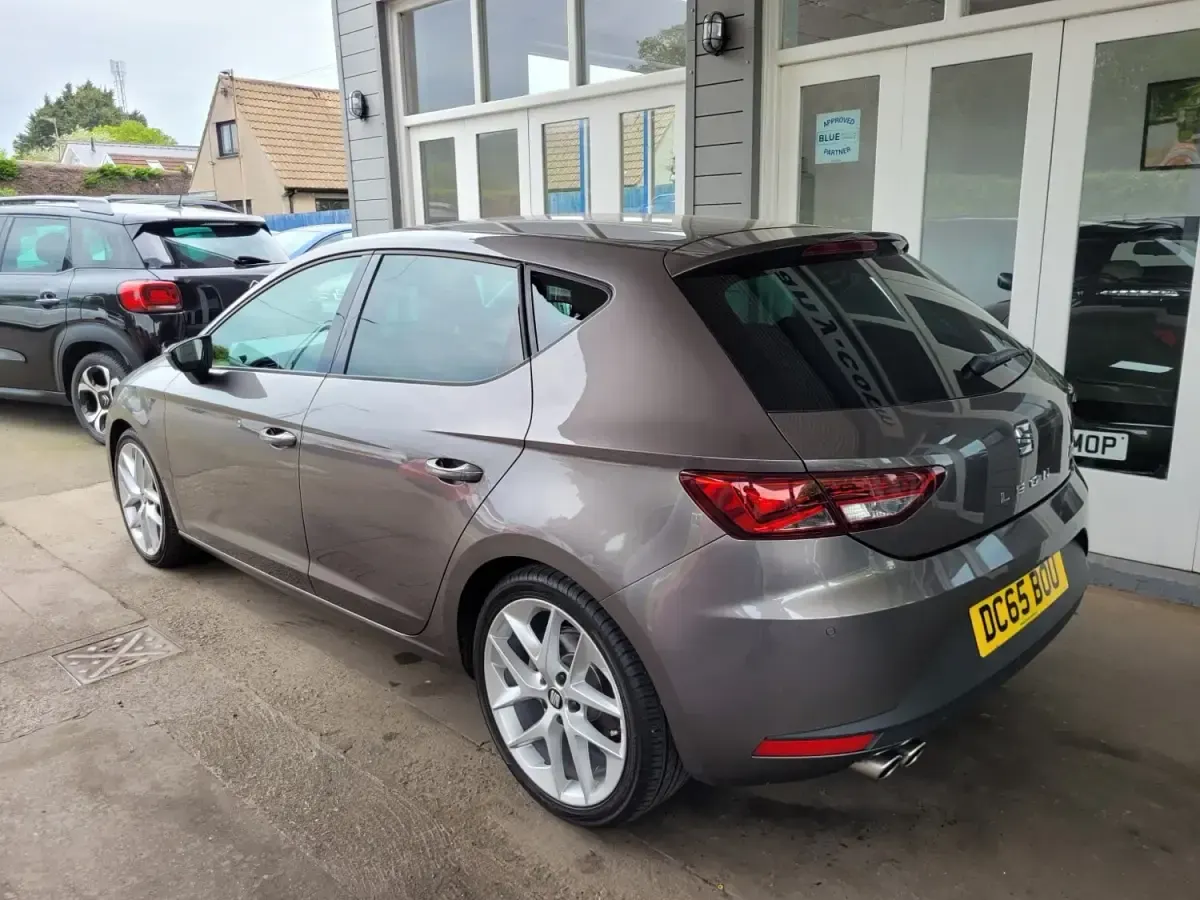 Begagnad Seat Leon FR 150 HK (110 kW) 2015 Grå Halvkombi