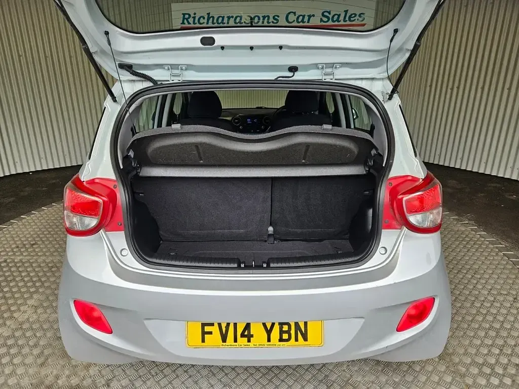 Used Hyundai i10 SE 66 HP (48 kW) 2014 Silver Hatchback