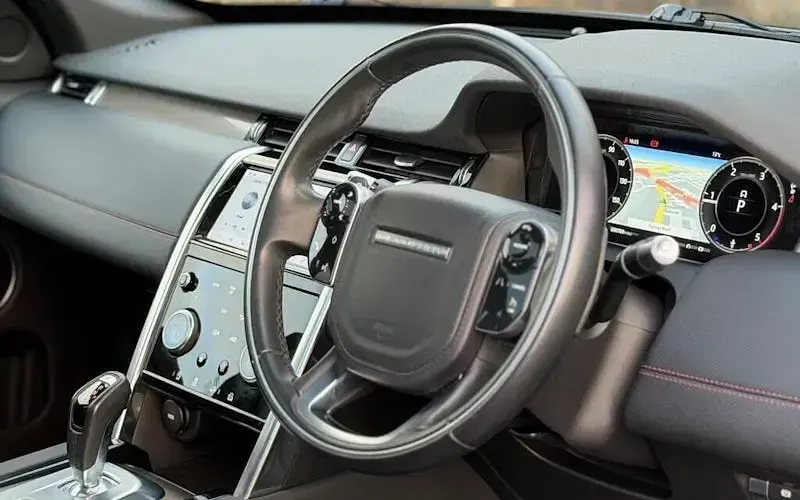 Used Land Rover Discovery Sport SE Dynamic 179 HP (131 kW) 2019 Black SUV