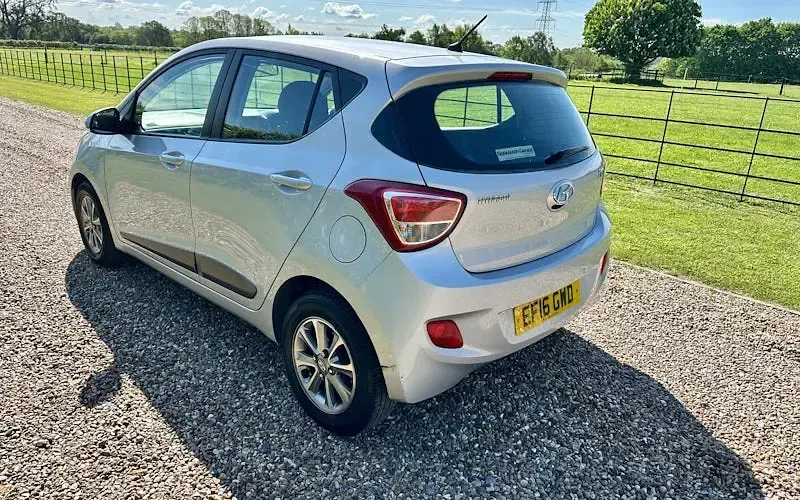 Used Hyundai i10 Premium 87 HP (63 kW) 2016 Hatchback