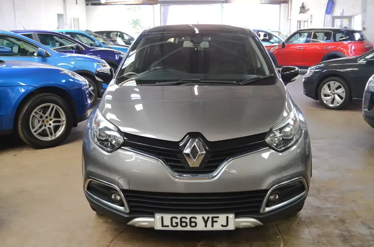 Used Renault Captur Signature 90 HP (66 kW) 2016 Grey SUV