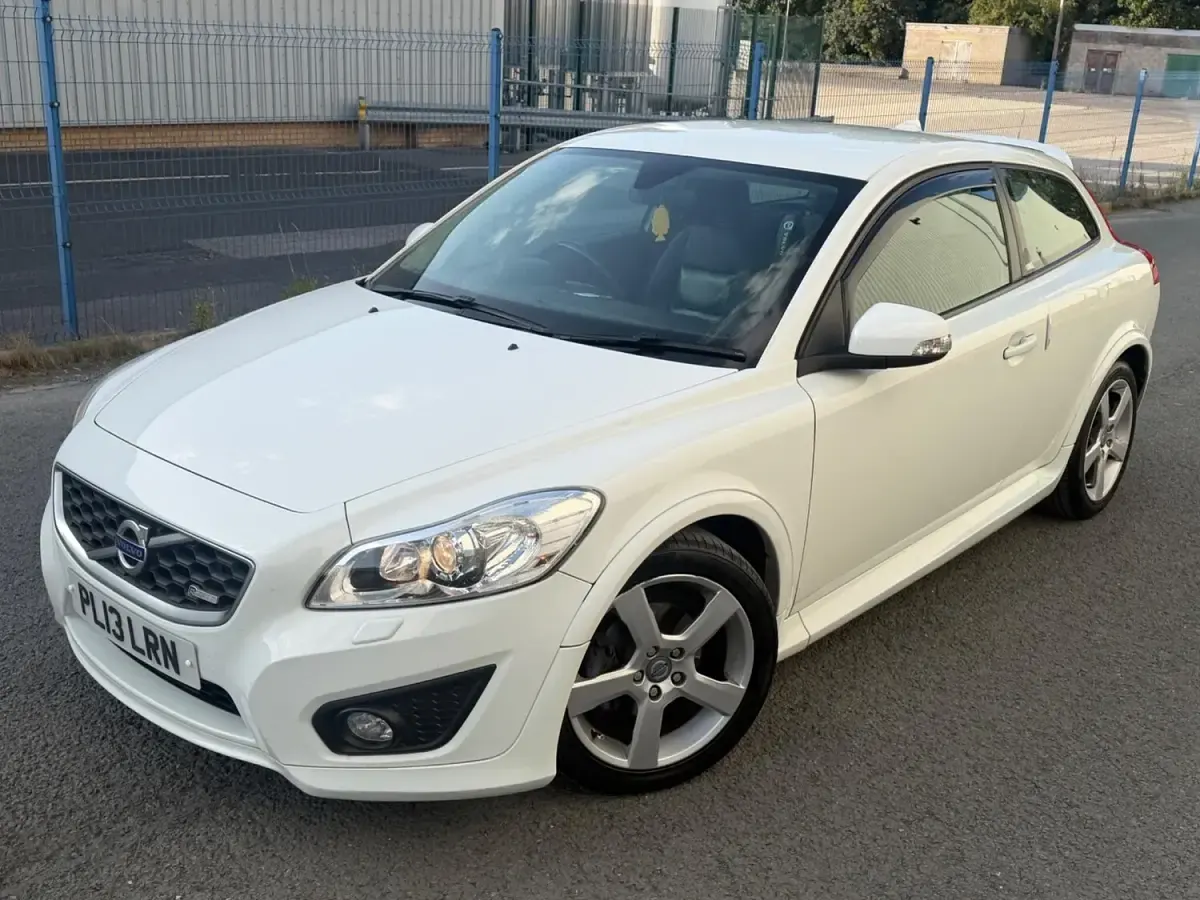 Used Volvo C30 R-Design 145 HP (106 kW) 2013 White Hatchback