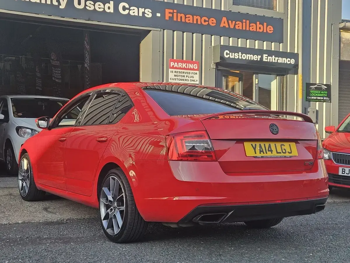 Used Skoda Octavia vRS 184 HP (135 kW) 2014 Red Estate