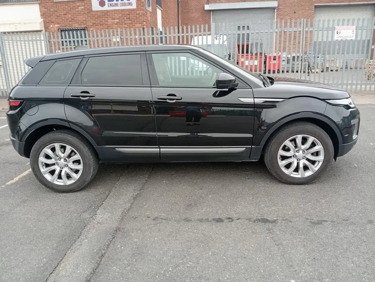 Used Land Rover Range Rover evoque SE 2017 Black Estate