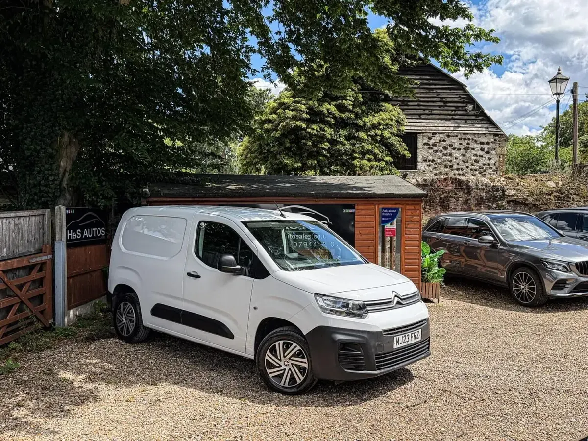 Used Citroën e-Berlingo PureTech 110 HP (80 kW) 2023 White