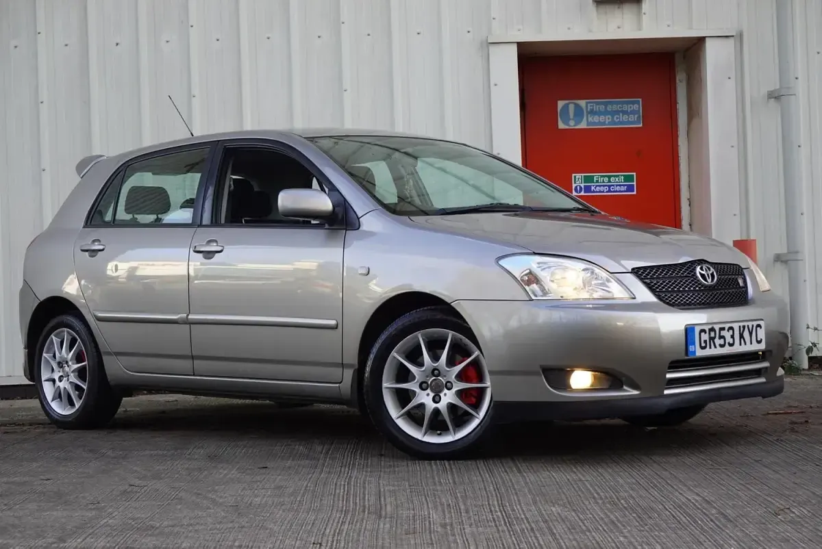 Used Toyota Corolla Sport 192 HP (141 kW) 2004 Silver Hatchback