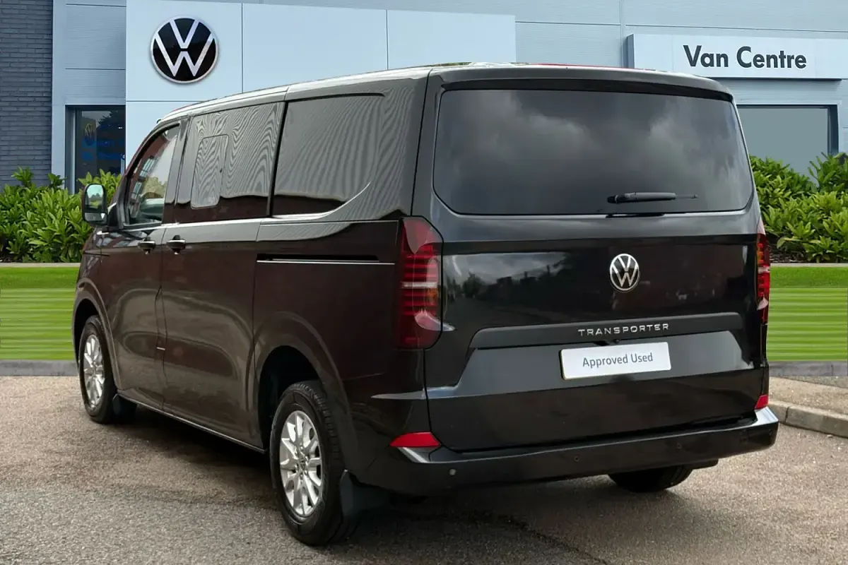 New VW T7 Pro 150 HP (110 kW) 2025 Black Van