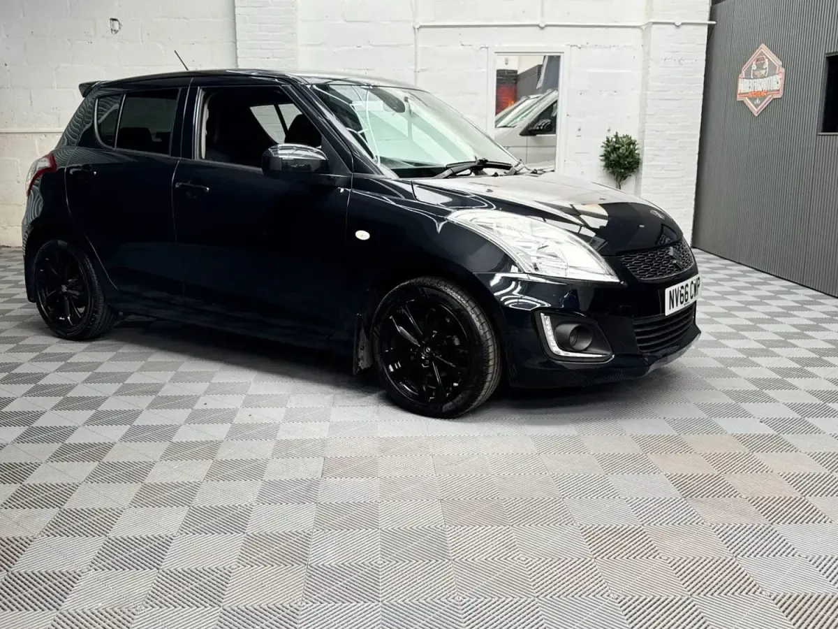 Usado Suzuki Swift SZ-L 94 HP (69 kW) 2016 Preto Citadino