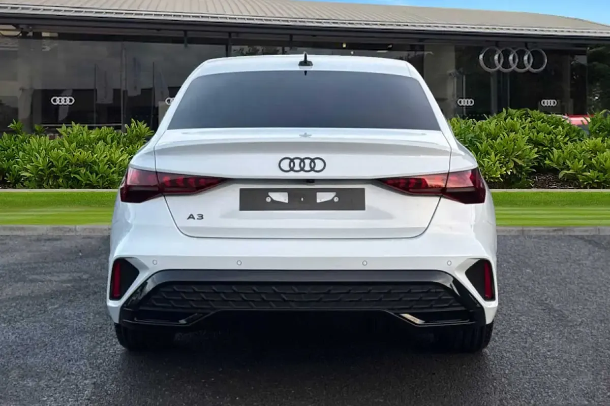 Ny Audi A3 Black Edition 150 HK (110 kW) 2026 Vit Sedan