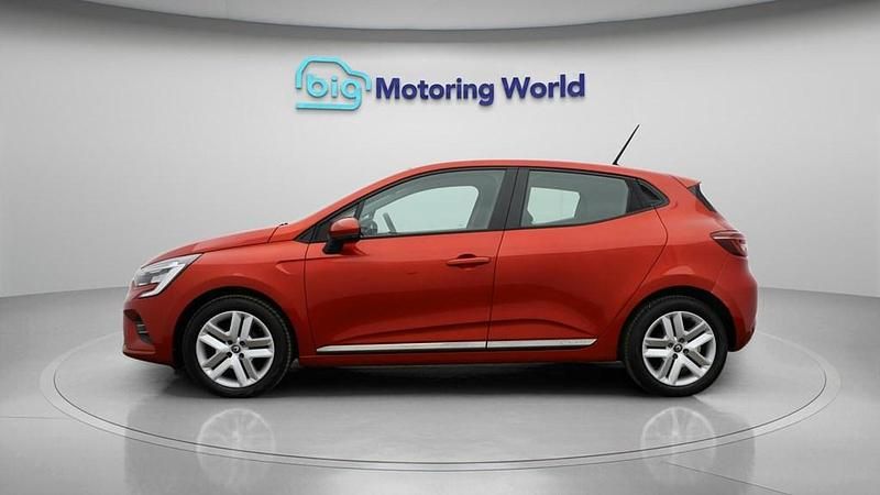 Used Renault Clio V Play 100 HP (73 kW) 2020 Red Hatchback