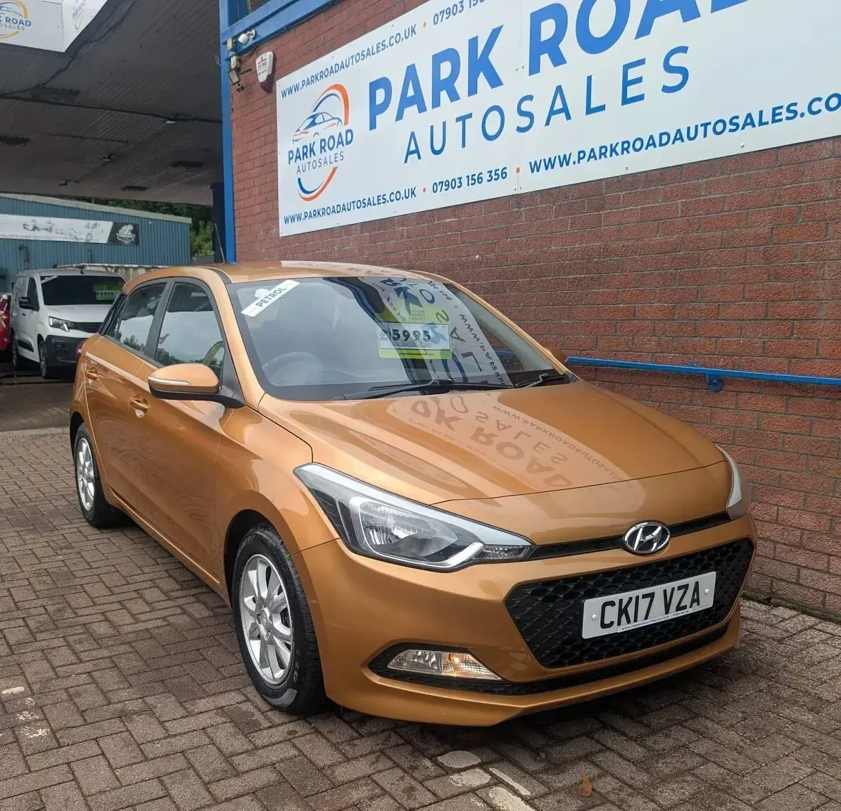 Used Hyundai i20 SE 84 HP (61 kW) 2017 Red Hatchback
