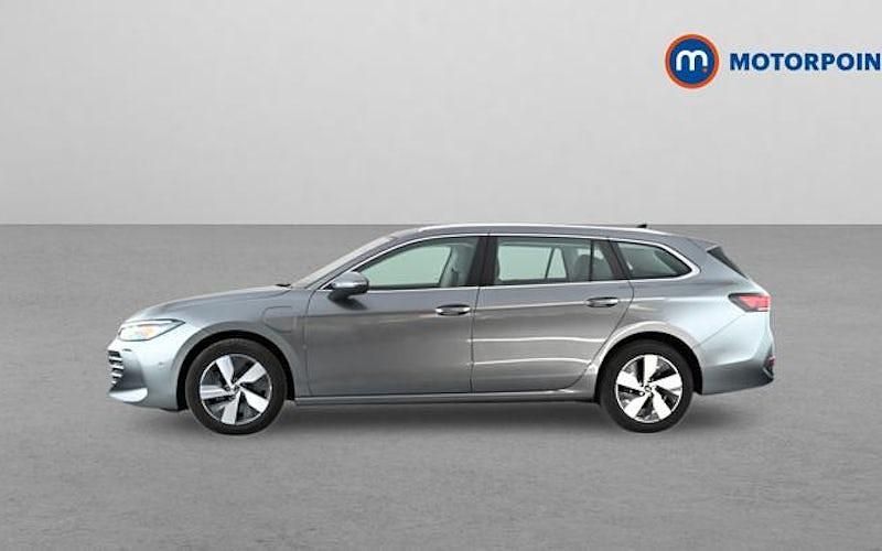 Usado VW Passat Life 204 HP (150 kW) 2025 Cinzento Carrinha