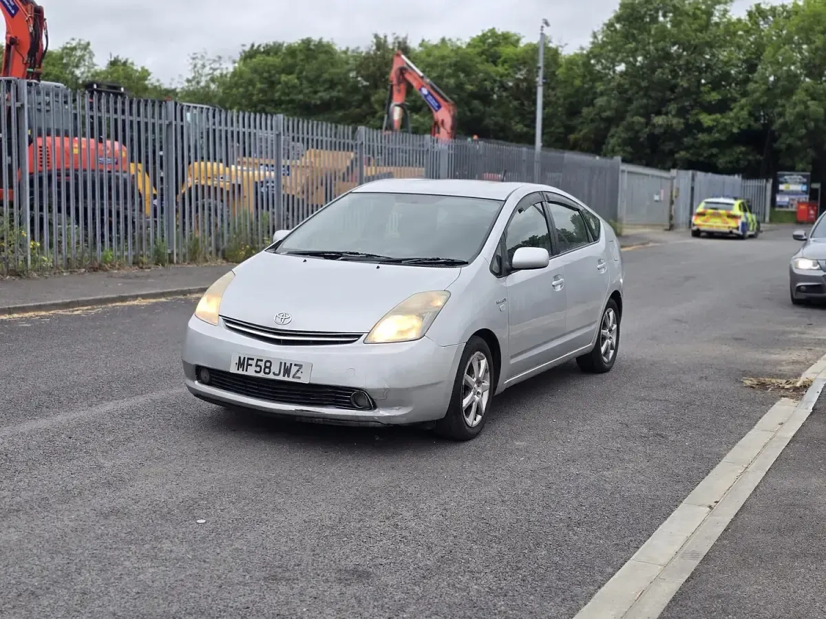 Used Toyota Prius 113 HP (83 kW) 2008 Silver Hatchback