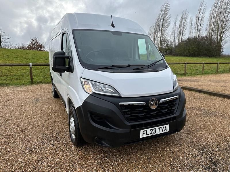 Used Vauxhall Movano S 140 HP (102 kW) 2023 White MPV