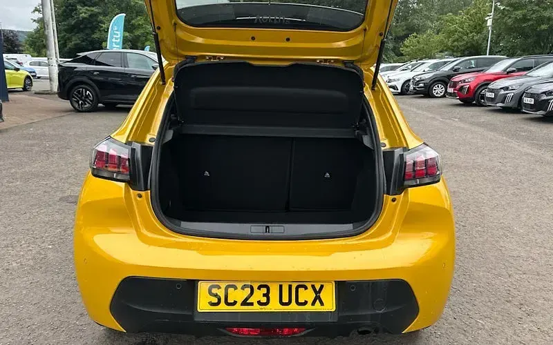 Used Peugeot 208 Active+ 75 HP (55 kW) 2023 Yellow Hatchback