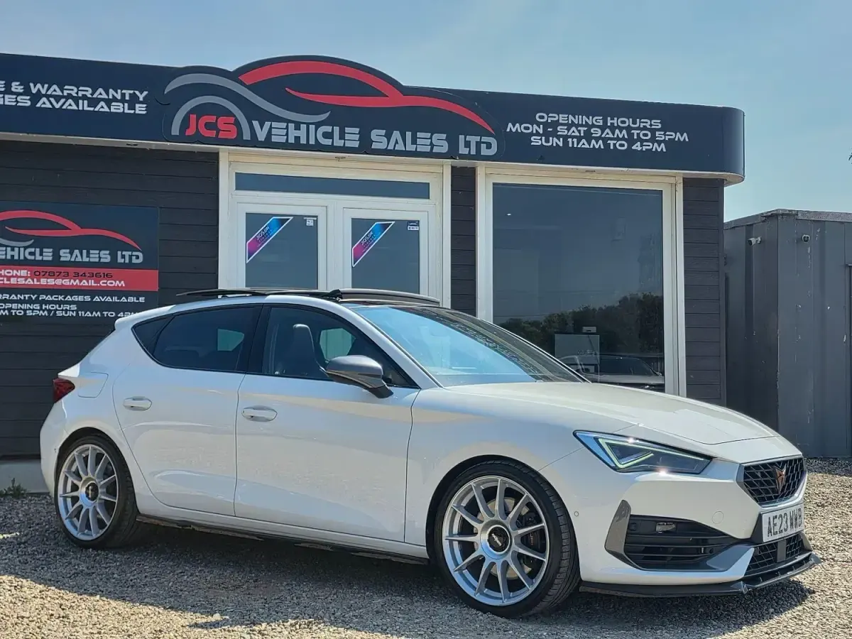 Used Cupra Leon VZ3 300 HP (220 kW) 2023 White Hatchback