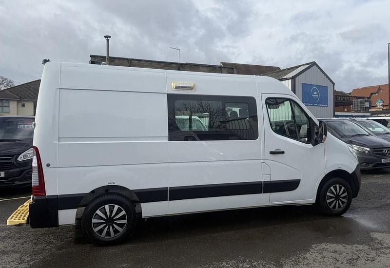 Used Vauxhall Movano 130 HP (95 kW) 2019 White MPV